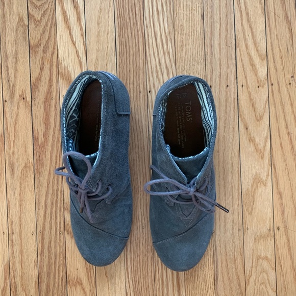 TOMS Gray Lace-up Wedge Bootie - Picture 4 of 9